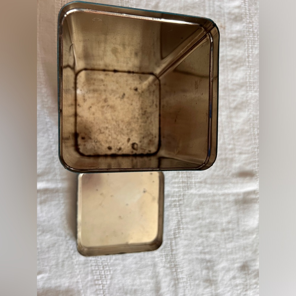 Vintage collectibles tins - Picture 15 of 16